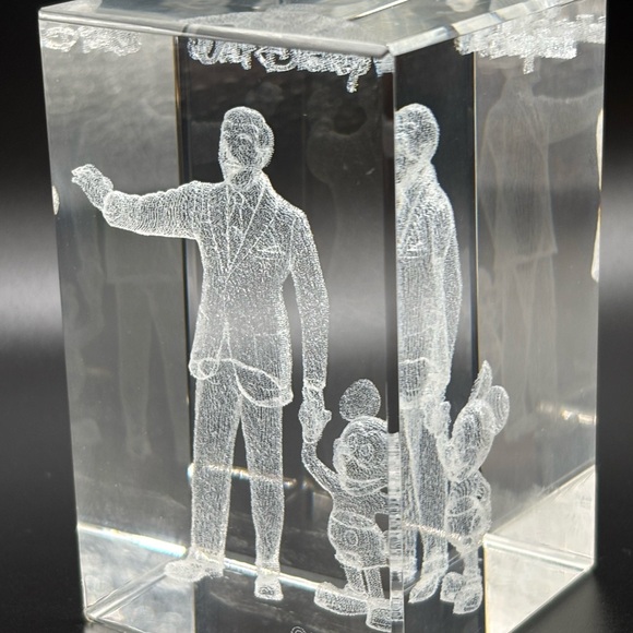 Disney World Walt Mickey Mouse Laser 3D Etched Cube Crystal Paperweight RARE